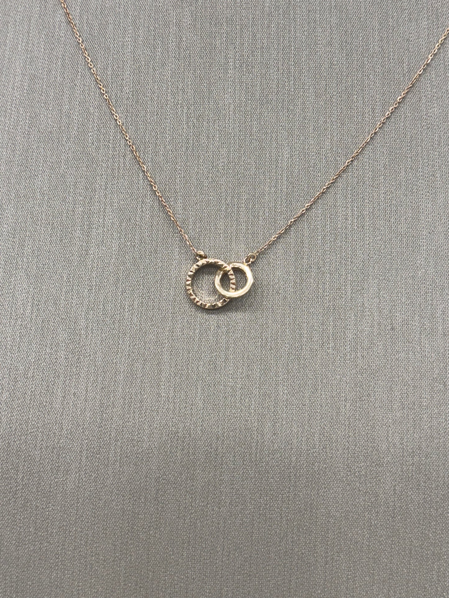 Cadena con Dos Circulos (14K, 17')
