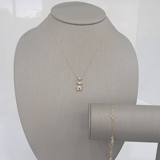 Set. Cadena con dije de oso y pulsa con infinito.Oro 10k.