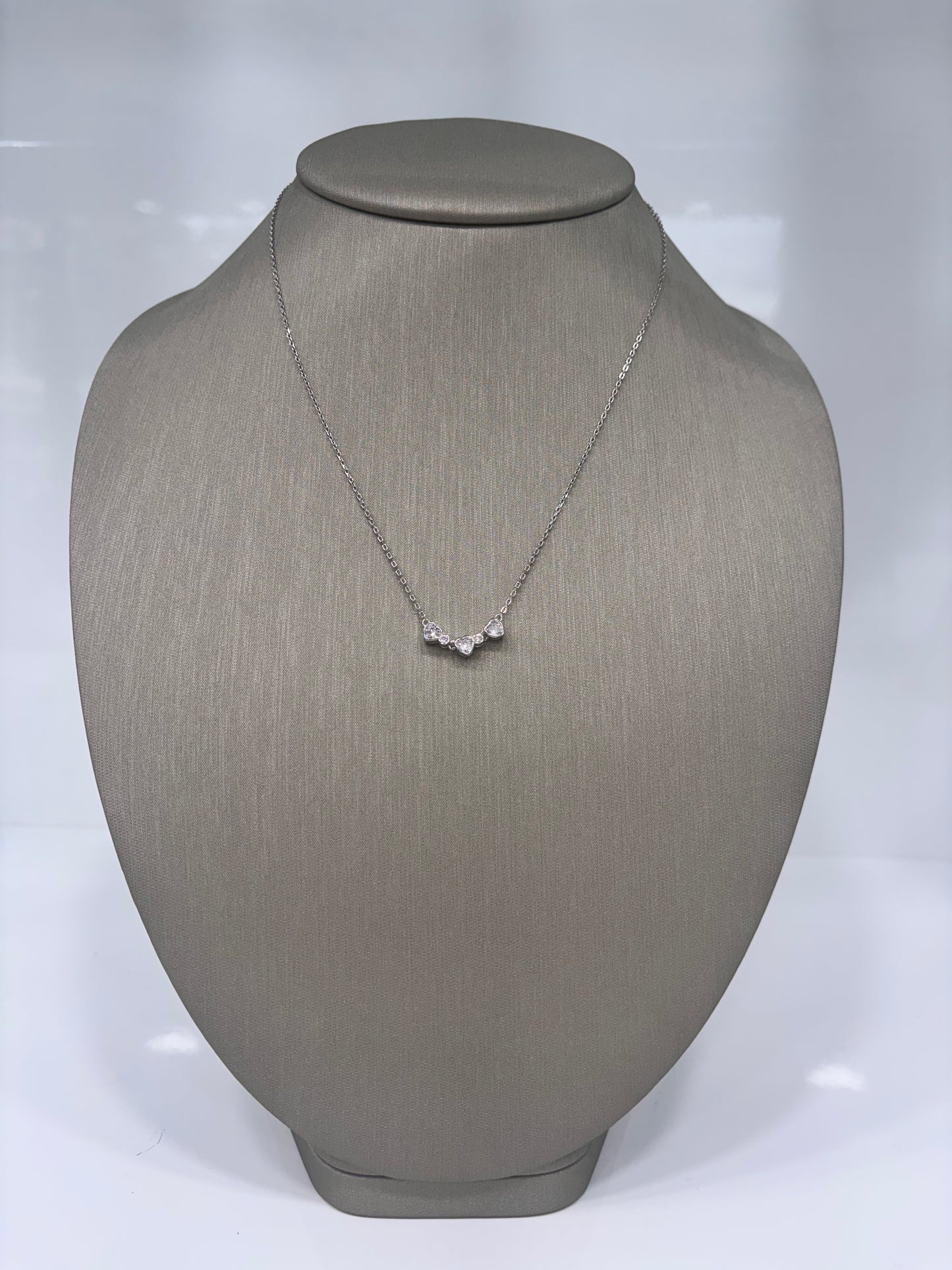 Cadena con Tres Corazones