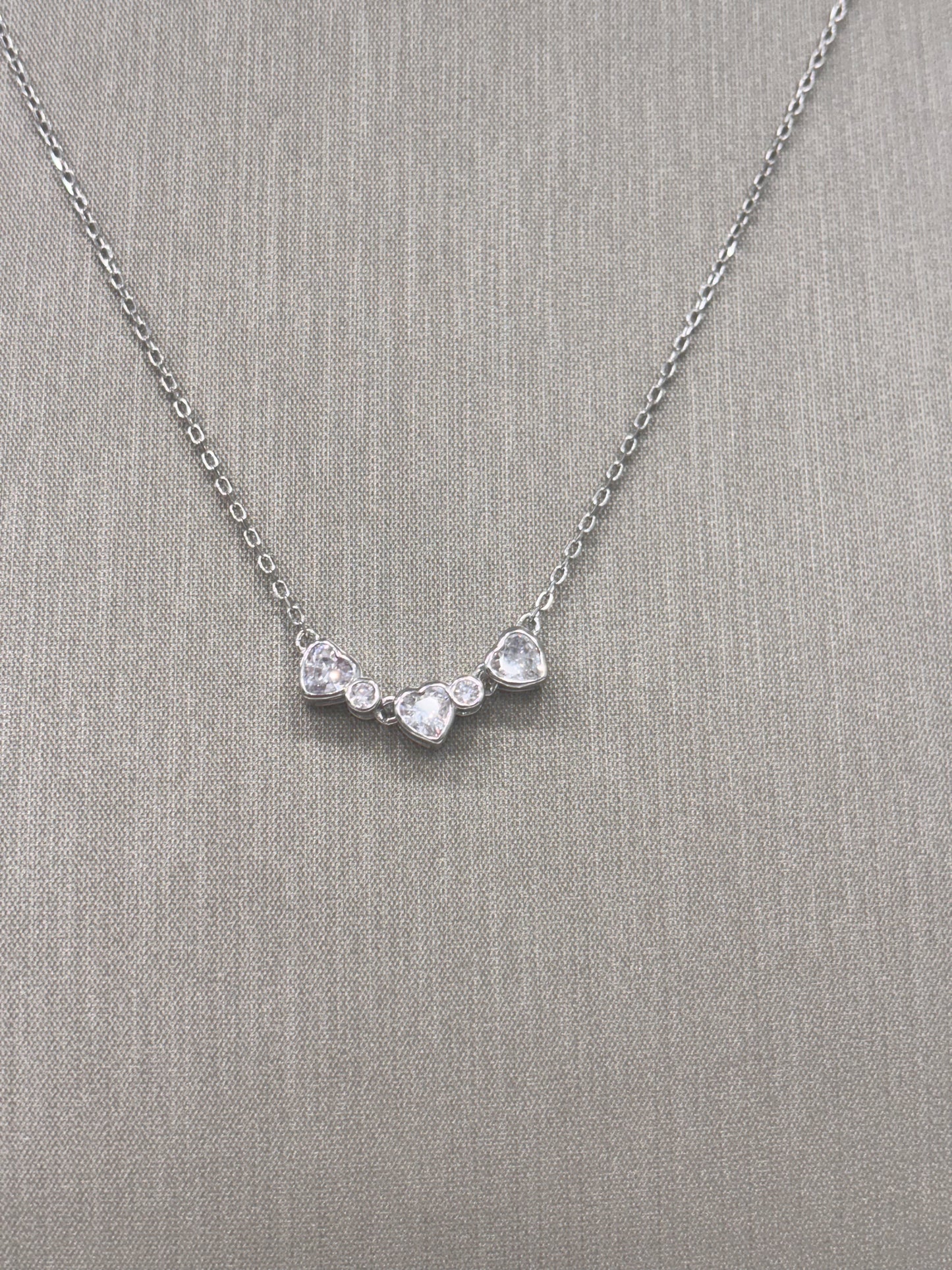 Cadena con Tres Corazones