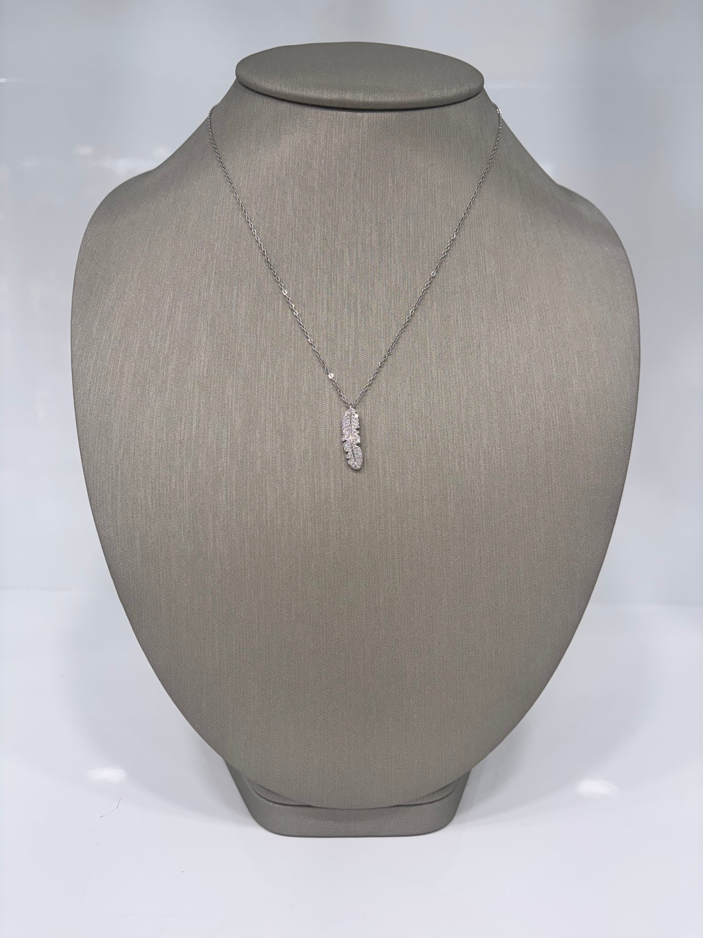 Cadena con Pluma
