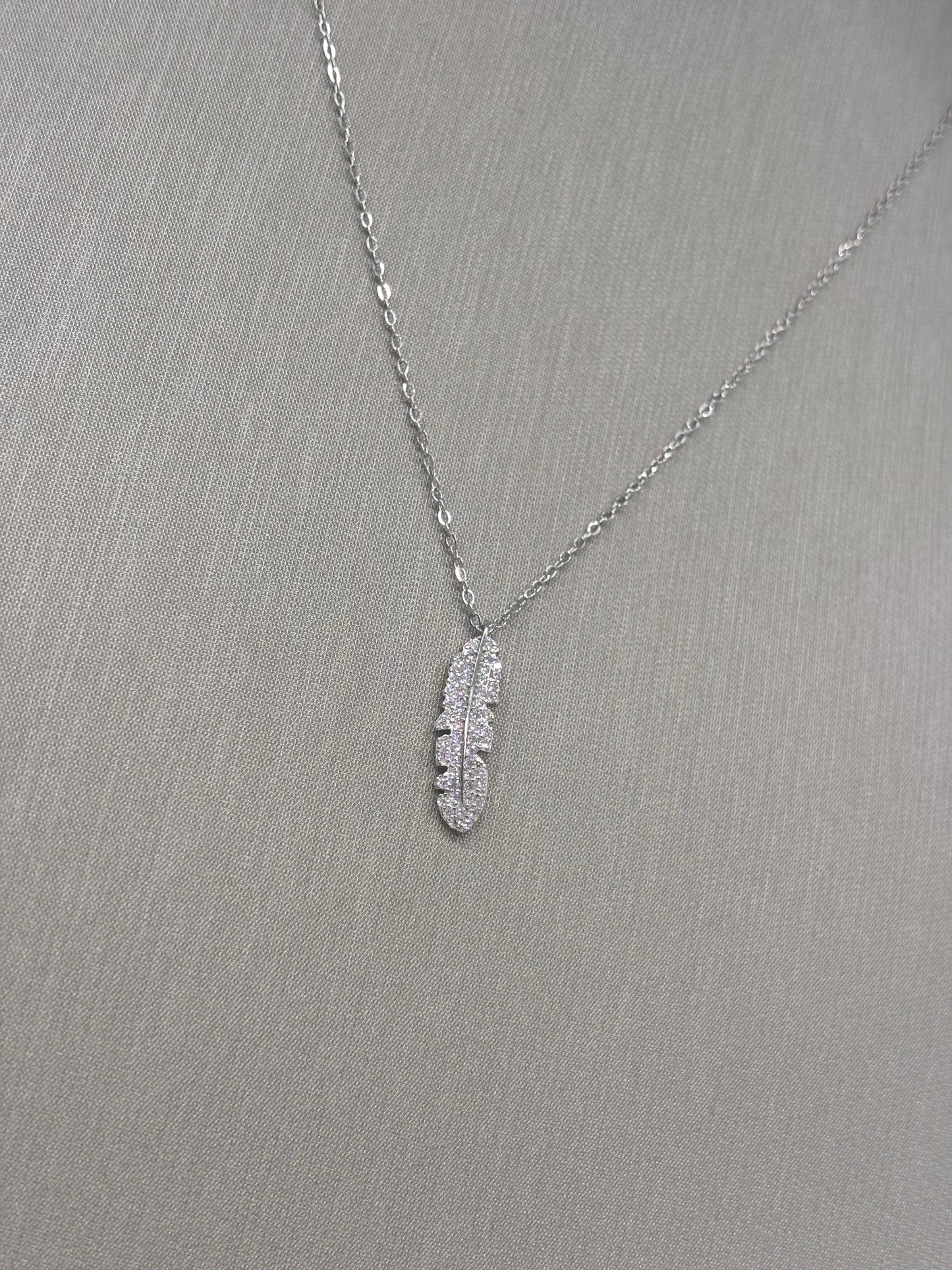 Cadena con Pluma