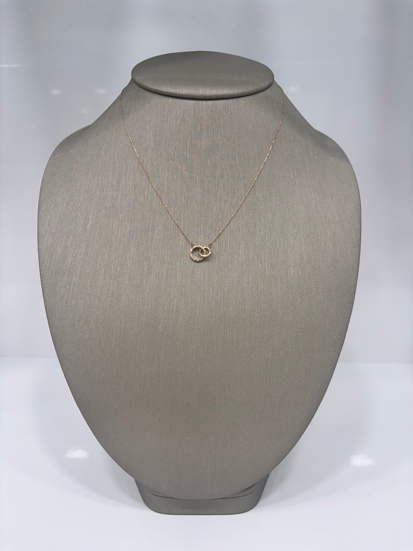 Cadena con Dos Circulos (14K, 17')