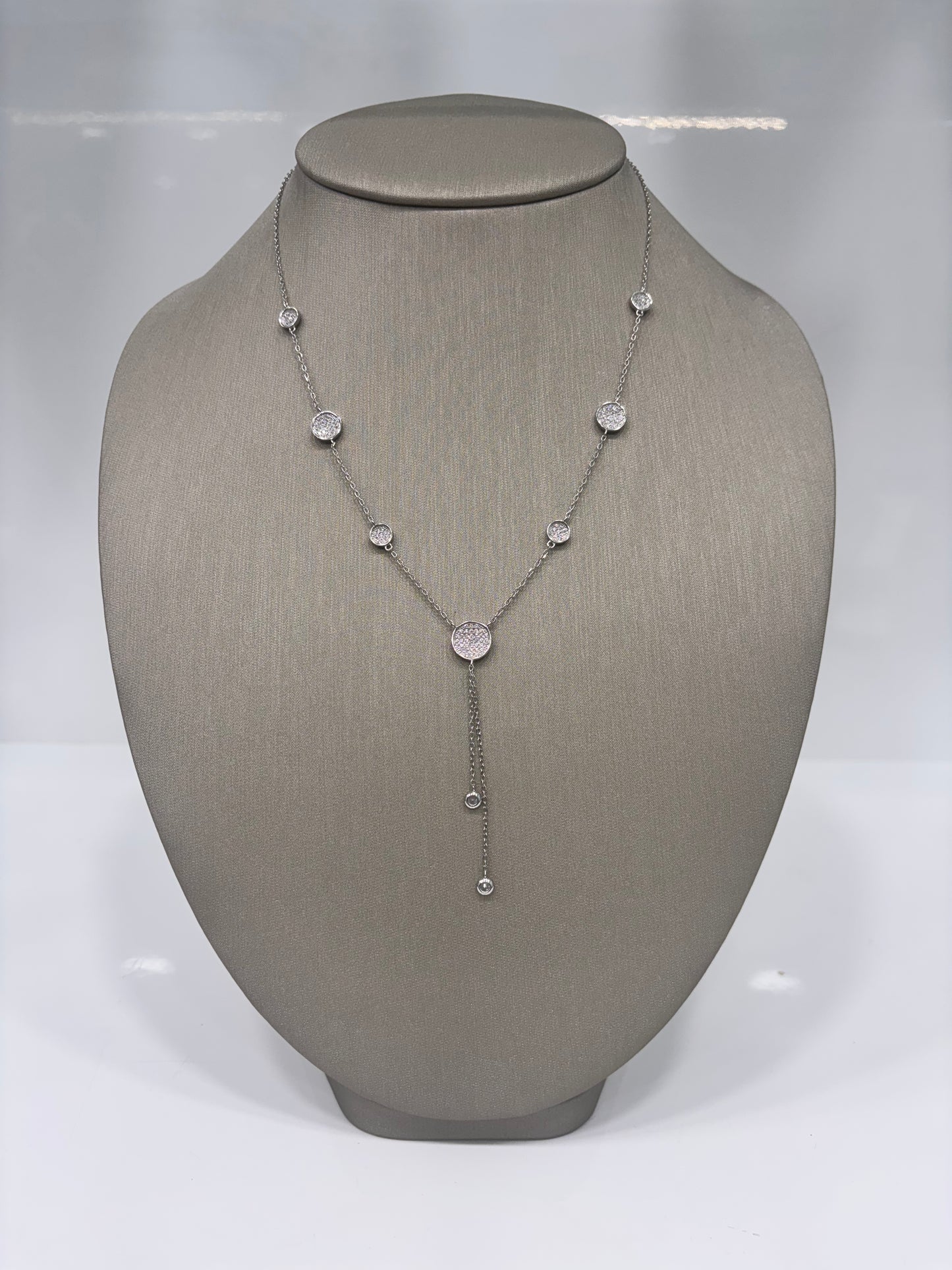 Set de Cadena, Pulsa, y Aretes con Colgantes Redondos