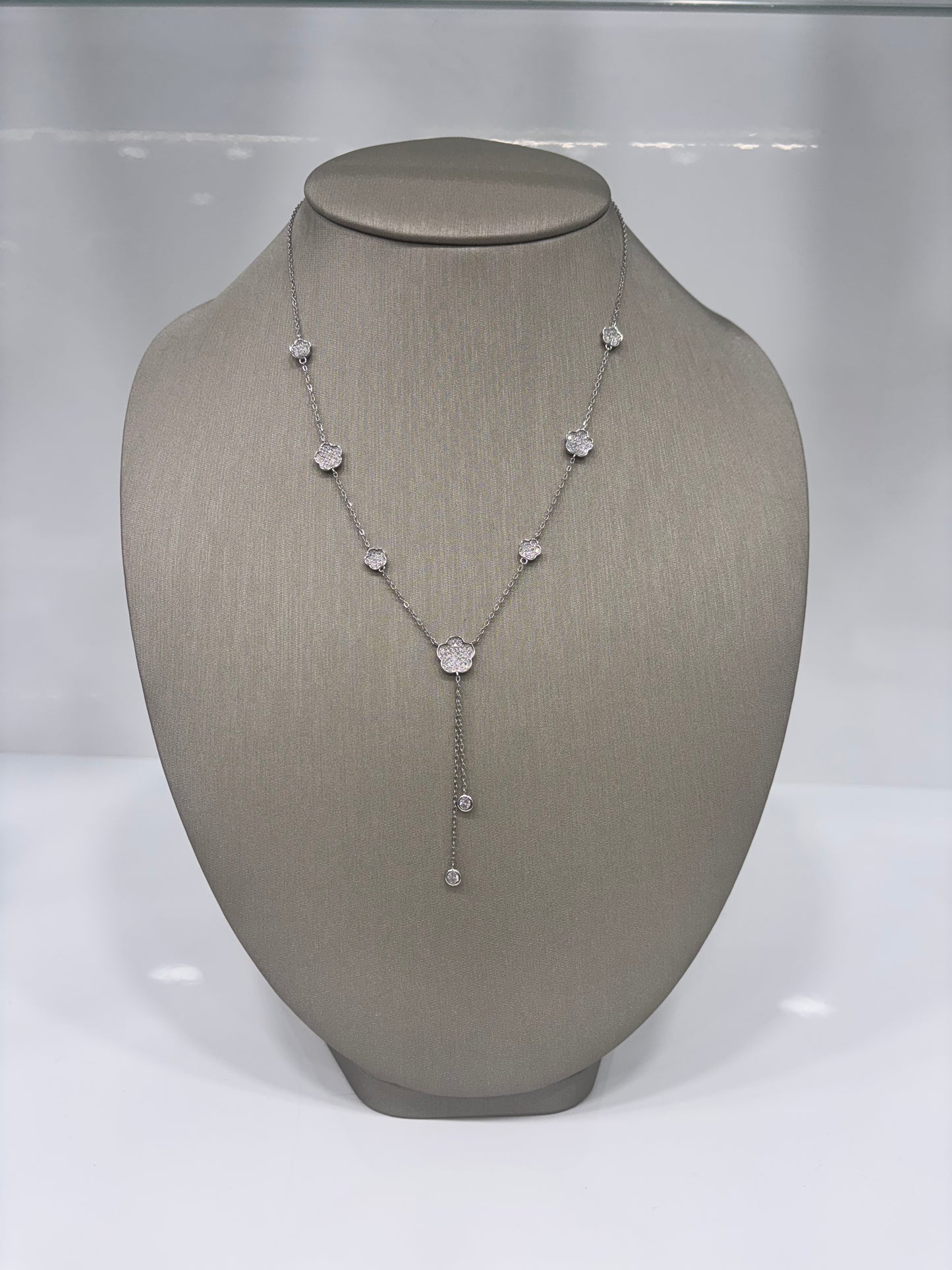 Set de Cadena, Pulsa, y Aretes Colgantes de Flor