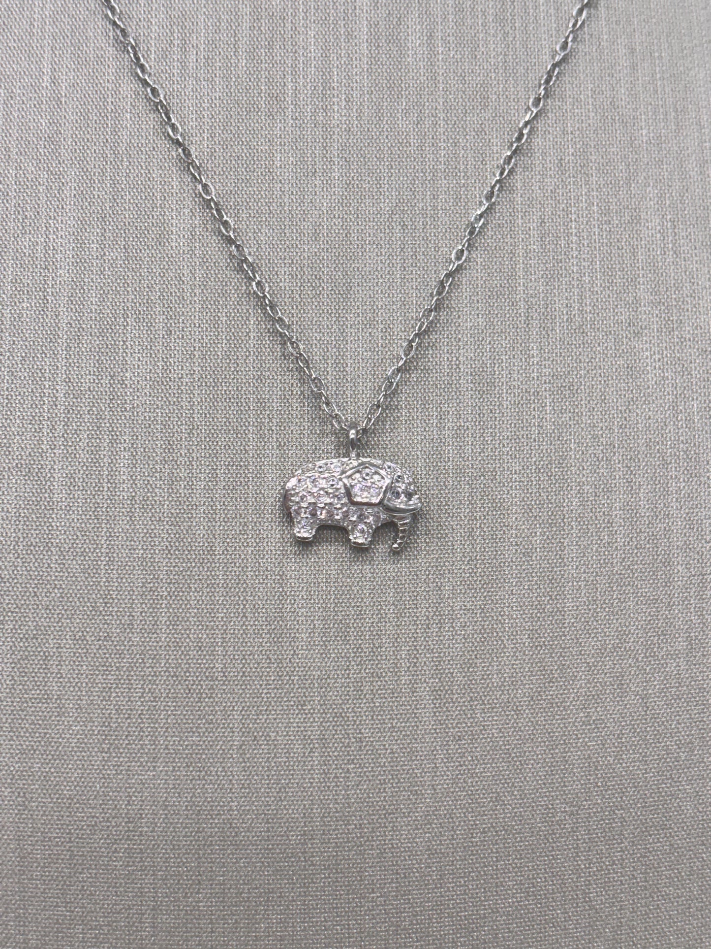 Cadena con Colgante de Elefante